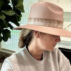 NWT Freya Hat Size L